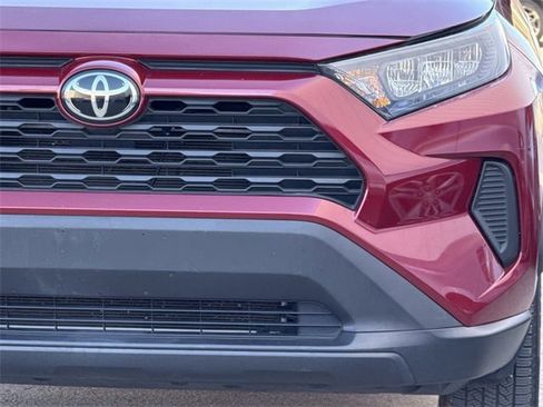 Used 2022 Toyota RAV4 LE image 9