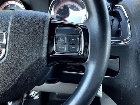 Used 2019 Dodge Grand Caravan SXT FWD image 11