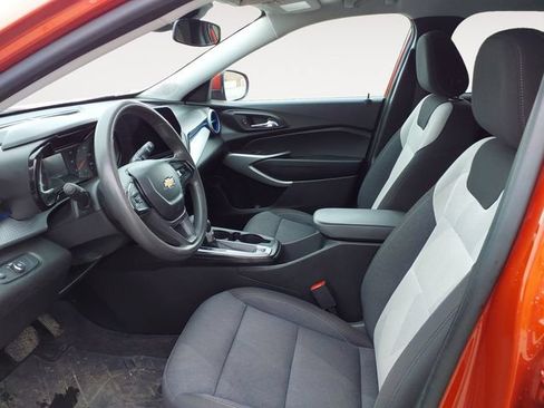 Used 2024 Chevrolet Trax LS w/ LS Convenience Package FWD image 15