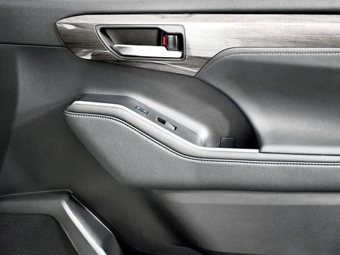 Used 2022 Toyota Highlander Platinum image 41