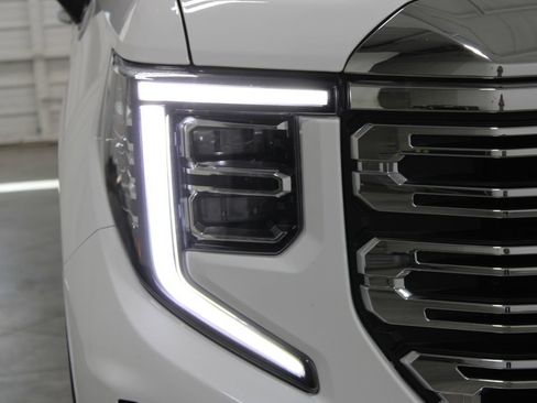 Used 2023 GMC Sierra 1500 Denali w/ Denali Reserve Package AWD/4WD image 13