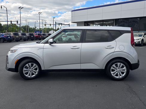 Used 2021 Kia Soul LX FWD image 4