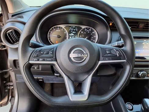 Used 2022 Nissan Kicks S image 18