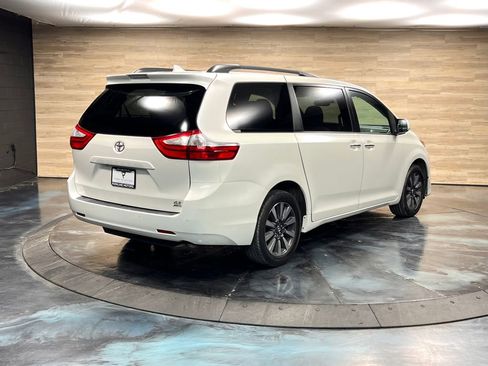 Used 2018 Toyota Sienna XLE w/ XLE Navigation Package image 27