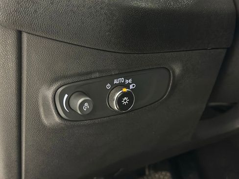 Used 2022 Chevrolet Equinox RS w/ RS Leather Package FWD image 17