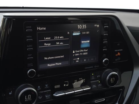 Used 2021 Toyota Highlander XLE image 18