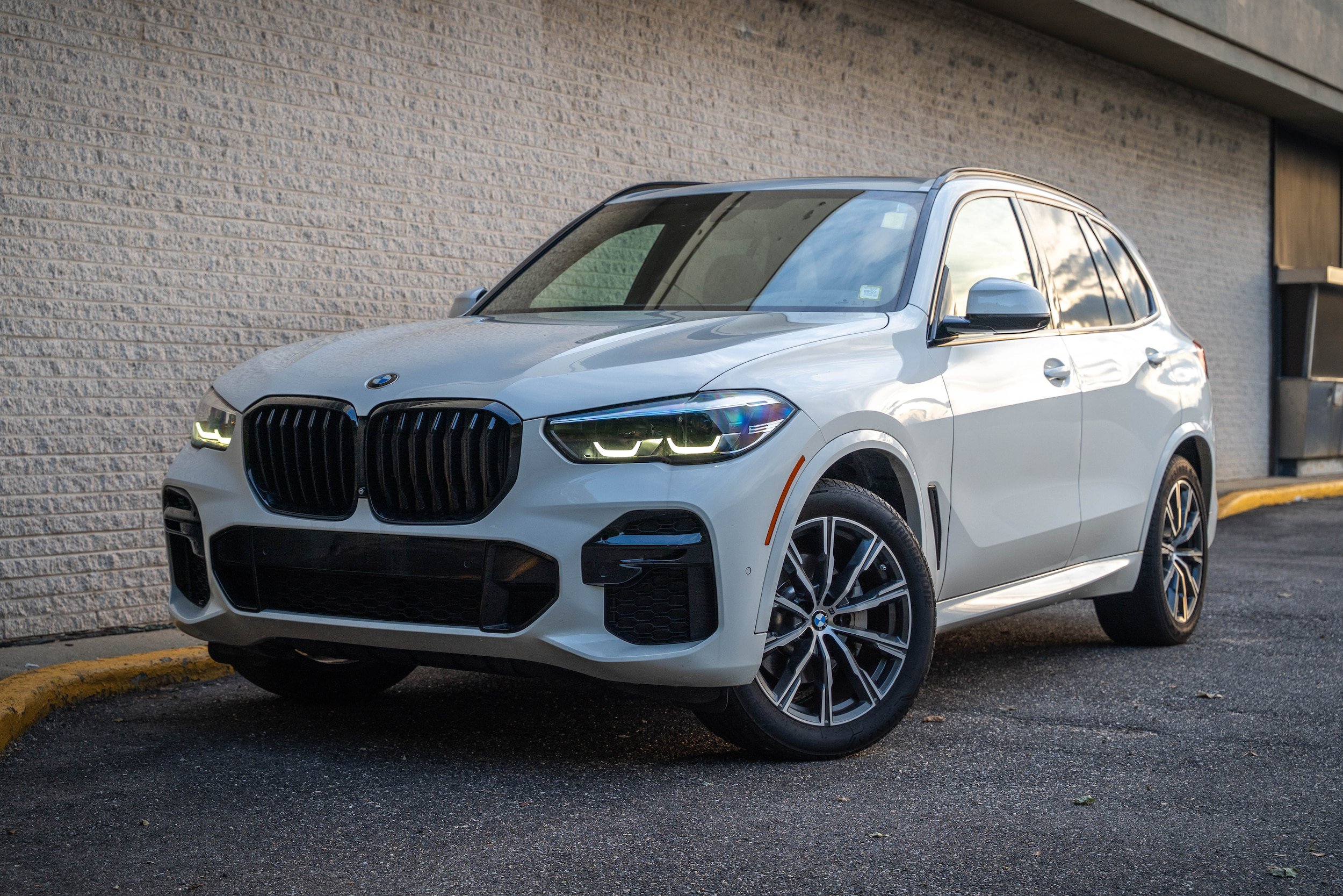 Used 2022 BMW X5 sDrive40i w/ M Sport Package RWD image 2