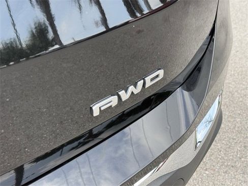 Used 2024 GMC Terrain SLT image 13