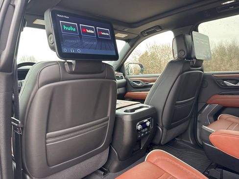 Used 2024 GMC Yukon XL Denali Ultimate w/ LPO, Illumination Package AWD/4WD image 36
