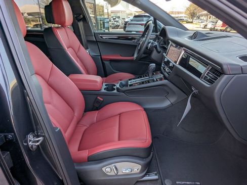 New 2026 Porsche Macan image 25