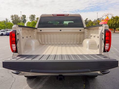 New 2026 GMC Sierra 1500 SLE image 10