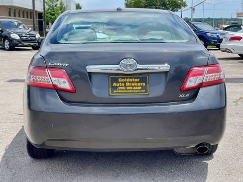Used 2011 Toyota Camry XLE w/ XLE Extra-Value Pkg #2 FWD image 3