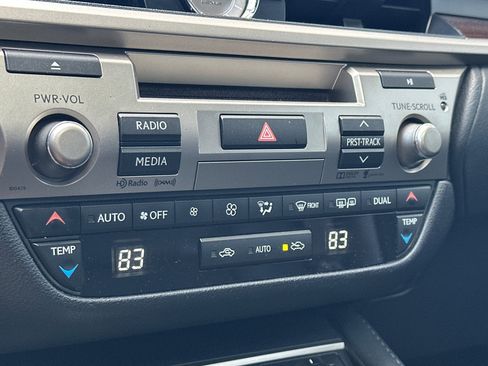 Used 2016 Lexus ES 300h image 18