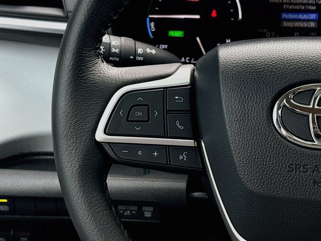 Certified 2026 Toyota Sienna XLE FWD image 11
