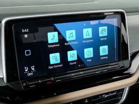 Certified 2024 Volkswagen Atlas Cross Sport SE image 17