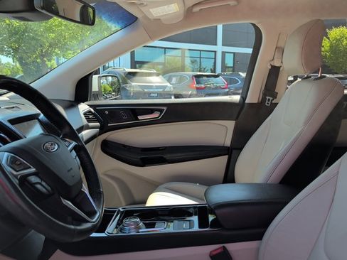Used 2019 Ford Edge Titanium FWD image 10