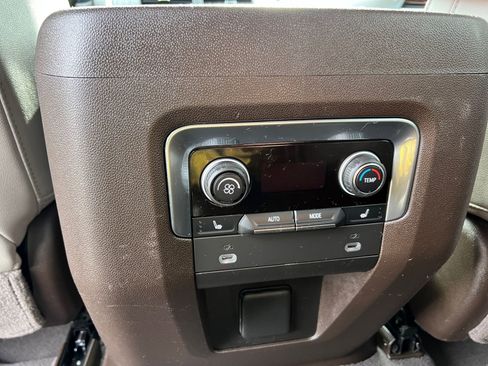 Used 2021 Chevrolet Tahoe Z71 w/ Z71 Off-Road Package AWD/4WD image 34