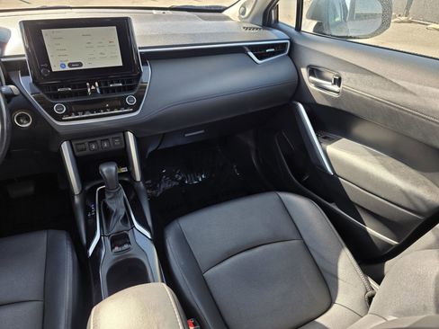 Used 2023 Toyota Corolla Cross XLE image 15