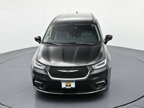 Used 2023 Chrysler Pacifica Touring-L FWD image 23