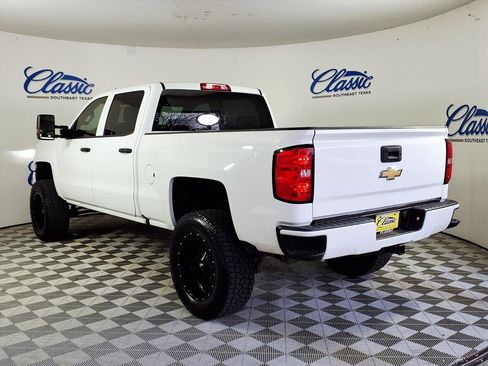 Used 2018 Chevrolet Silverado 1500 Custom w/ Custom Value Package image 2