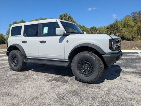 New 2026 Ford Bronco Outer Banks w/ Sasquatch Package AWD/4WD image 3
