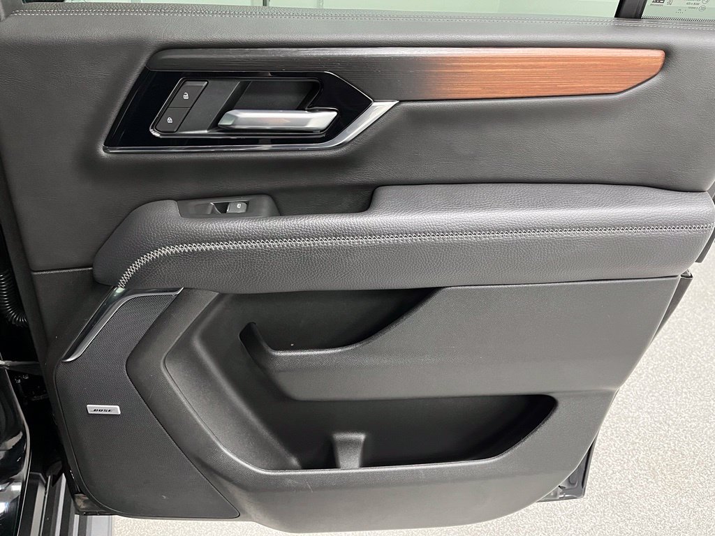 Used 2025 GMC Yukon XL Denali AWD/4WD image 47