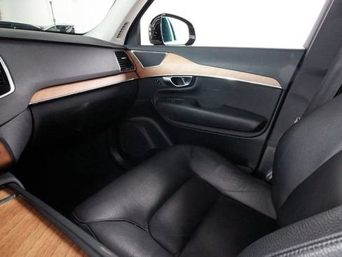 Certified 2023 Volvo XC90 B6 Plus AWD/4WD image 8