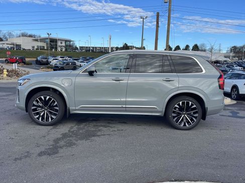 New 2026 Volvo XC90 T8 Plus w/ Protection Package Premier image 4