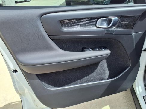 Used 2021 Volvo XC40 T5 R-Design AWD/4WD image 15