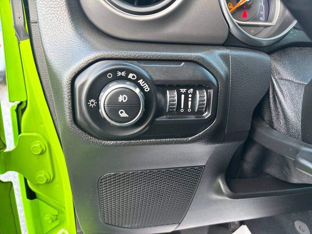 Used 2021 Jeep Gladiator Sport AWD/4WD image 31