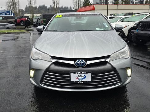 Used 2016 Toyota Camry XLE image 2