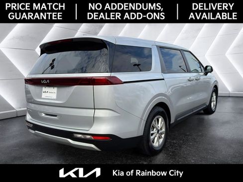 Used 2023 Kia Carnival LX image 4