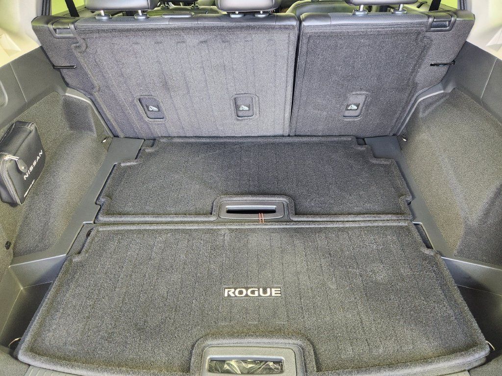 Certified 2025 Nissan Rogue Platinum w/ Tech Package AWD/4WD image 19