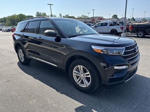 Used 2022 Ford Explorer XLT w/ Equipment Group 202A image 18