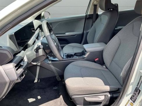 Used 2025 Kia K4 FWD image 16