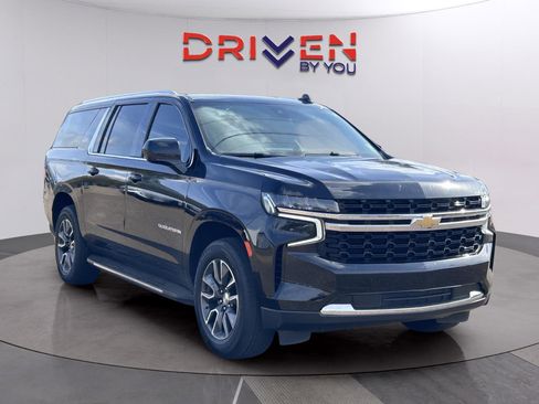 Used 2021 Chevrolet Suburban LS image 7