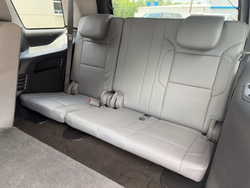 Used 2018 Chevrolet Tahoe LT w/ Luxury Package RWD image 35