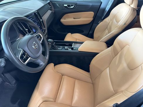 Used 2021 Volvo XC60 T5 Inscription w/ Climate Package image 3