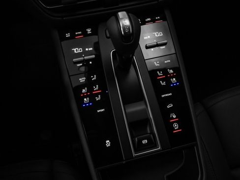 Used 2025 Porsche Macan image 31