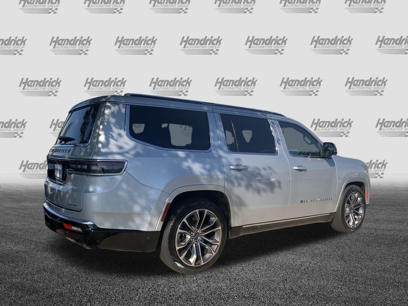Used 2024 Jeep Grand Wagoneer Series III w/ Rear Seat Video Group 1 AWD/4WD image 10