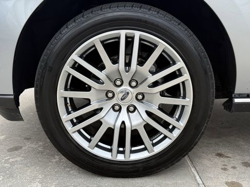 Used 2024 Ford Expedition Limited image 12