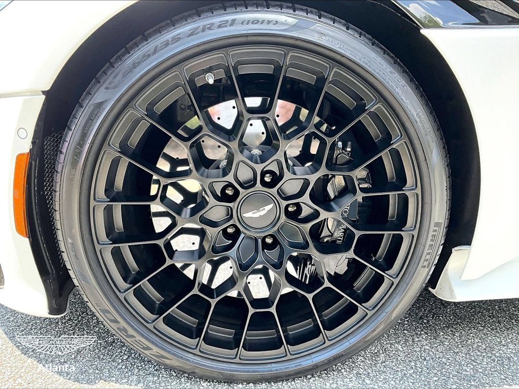 Used 2023 Aston Martin DBS Coupe RWD image 8