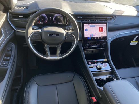 New 2025 Jeep Grand Cherokee Limited image 11