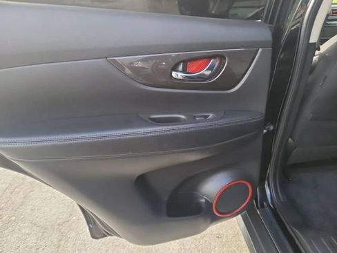 Used 2019 Nissan Rogue SV AWD/4WD image 28