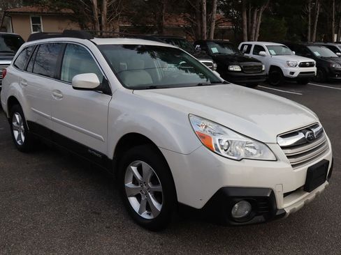 Used 2014 Subaru Outback 2.5i Limited image 3