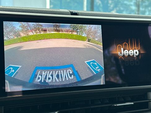 Used 2024 Jeep Wrangler Unlimited AWD/4WD image 22