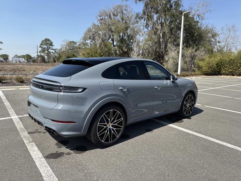 Used 2024 Porsche Cayenne S image 3