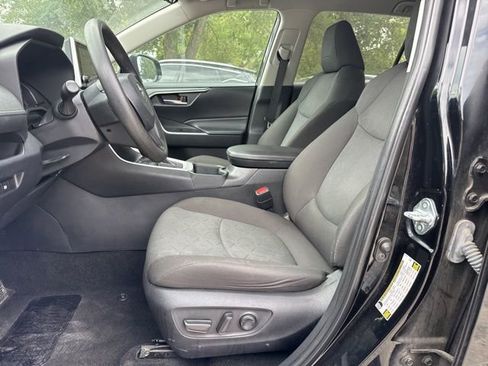 Used 2024 Toyota RAV4 XLE FWD image 5