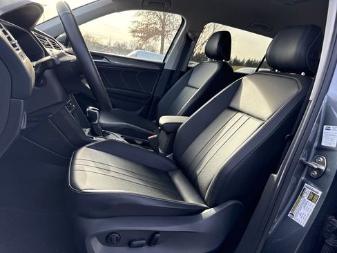Certified 2024 Volkswagen Tiguan SE image 11