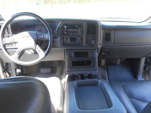 Used 2003 GMC Sierra 1500 SLT w/ SLT Preferred Equipment Group AWD/4WD image 7